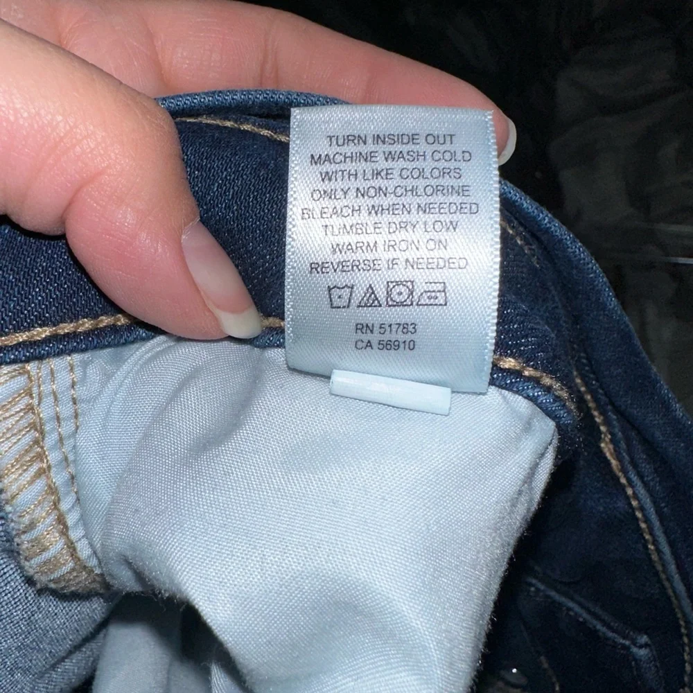 Maurices MJeans 20W High Rise Dark Wash Crop Capri Jeans Button Fly - Picture 6 of 6